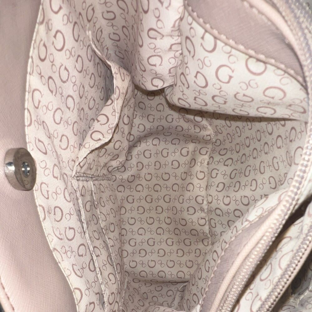 GUESS Logo Beige Heart Charm Tote Bag Zip Women's Double Handle Trapezoid - Picture 8 of 16